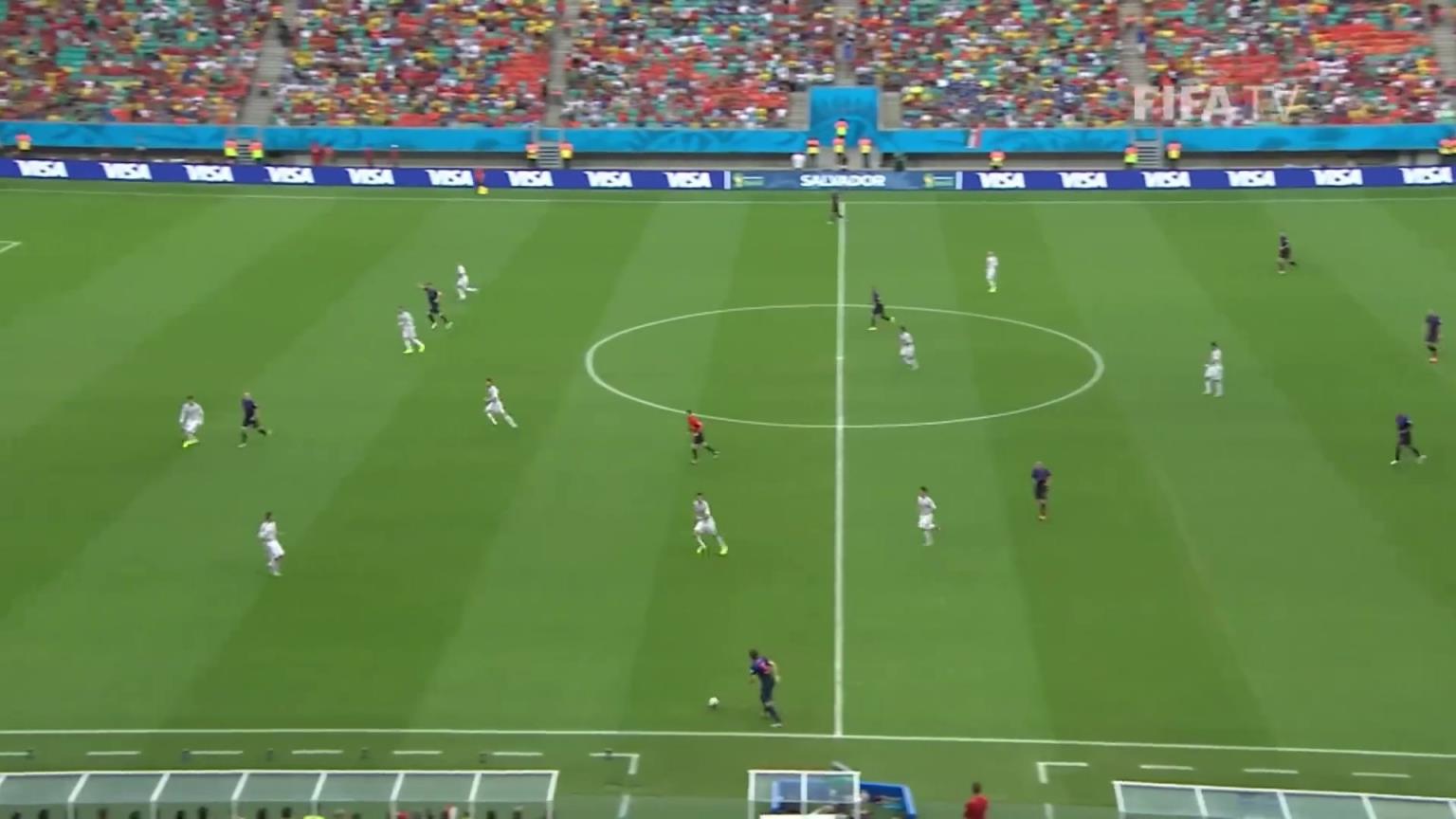 听说范将军是因为不会停球才选择直接打门的